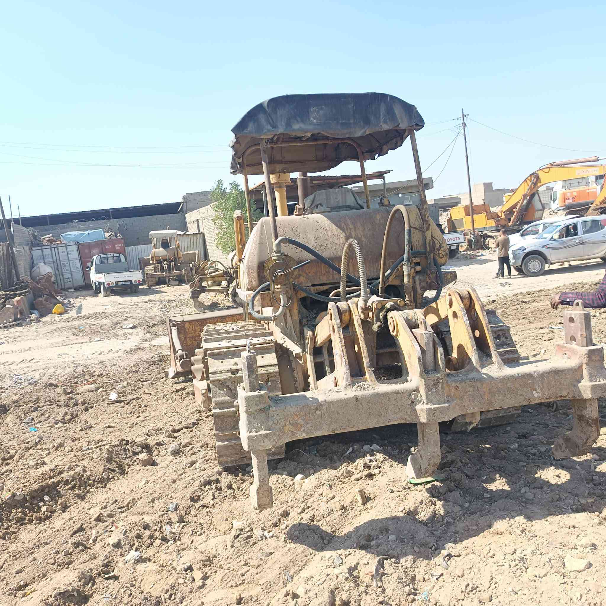 بلدوزر كومسو حجم 65موديل 82 البيع رقم وسنوية بسمي صفر سعر 17مليون ***********
