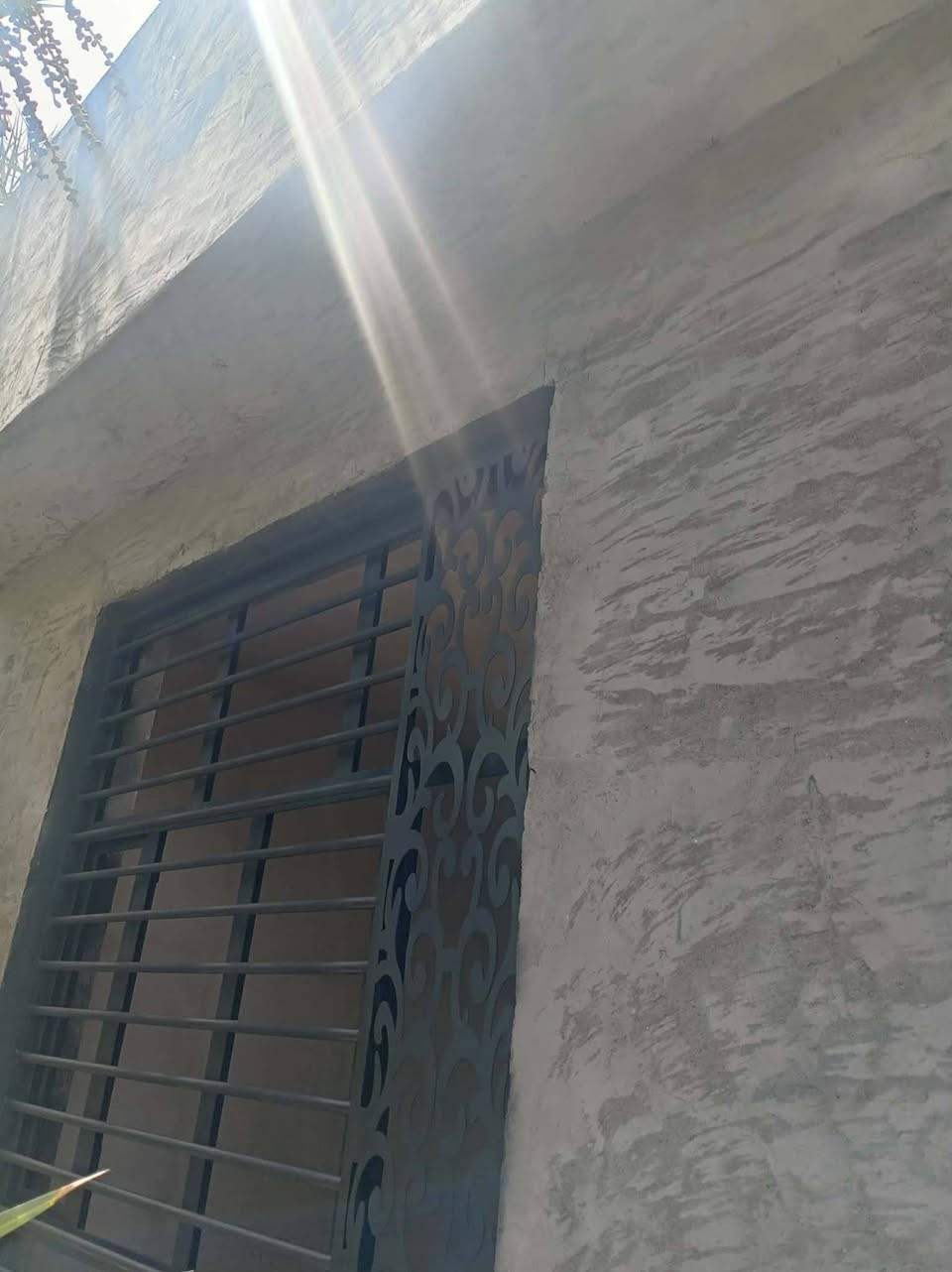 صباغ ابواب وشبابيك بأسعار مناسبه ***********
