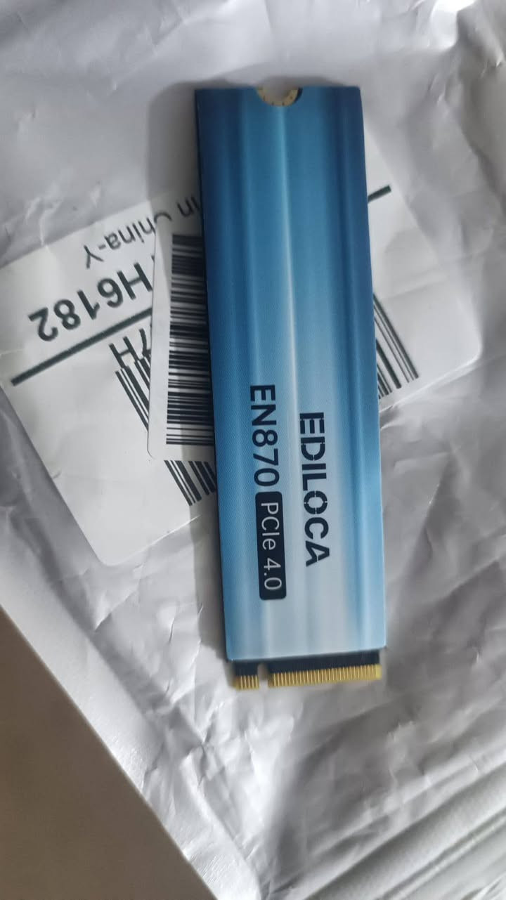 هارد SSD NVMe M.2 فائق السرعة بمساحة ضخمة  هارد من شركة Ediloca موديل EN870 بمواصفات قوية جداً:
​المساحة: 4 تيرا بايت (4TB) 🔥
​النوع: NVMe M.2 SSD PCIe 4.0 (سرعة نقل بيانات فائقة وممتاز للألعاب الثقيلة، صناعة المحتوى، أو الكونسول مثل الـ PS5).
​الحالة: جديد (كما موضح في الصور).


**إذا كنت صاحب هذا الإعلان وتريد حذفه لأي سبب، رجاءا أرسل رسالة إلى الدعم الفني**
