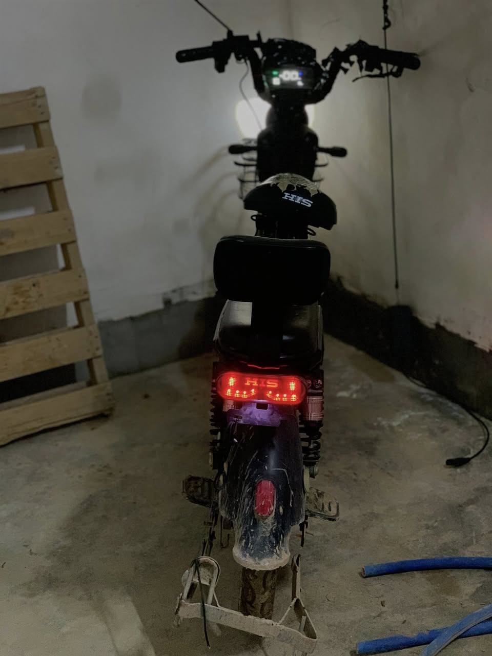 دراجة شغالةكهربائيات شغاله بس اليده مال الوره مكسوره ورجل مكسور الباقي شرط س.ر200 بي مجال ***********
