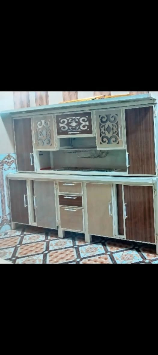 سلام عليكم كاونتر للبيع مترين ونص وسنك متر مرمر.. عندك بيع عندك مراوس تصل وتدلل ***********
