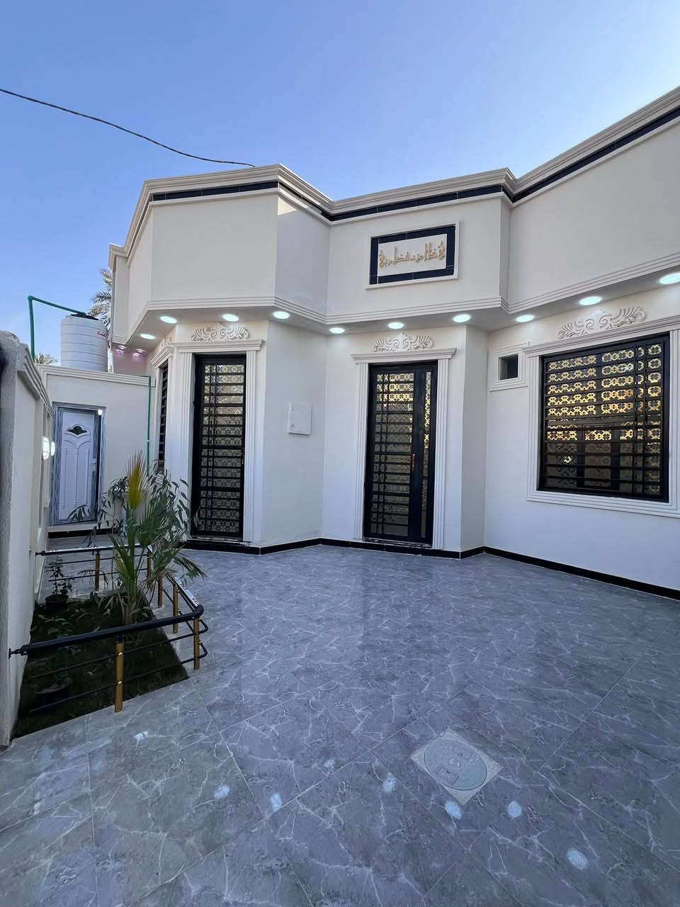 أسعد ألله أوقاتكم بكل خير 🔷
اللاستفسار📲***********

دار سكن للبيع بقمت روعه 🏭
المساحة 200 م
بناء حديث شقل درجه أولى👍
على شارع 10م تبليط 🛣
كافت لخدمات متوفره 

محتويات البيت ⬇️
1- كراج + حديقه
2- دوانيه
3- صاله
4- مطبخ
5- غرف منام عدد 2 
6- صحيات خارجي وداخلي

نوع العقار طابو زراعي
بأسم عراقي سند 25
الموقع راقي ⚡
البصره أبي الخصيب  محوله الزهير
قريب على مركز لمدينه
يبعد عن سايدين سياحي 700م

كل هاذ جمال وترتيب
بسعر 125 وبي مجال لشراي
اللاستفسار 📲 ***********
