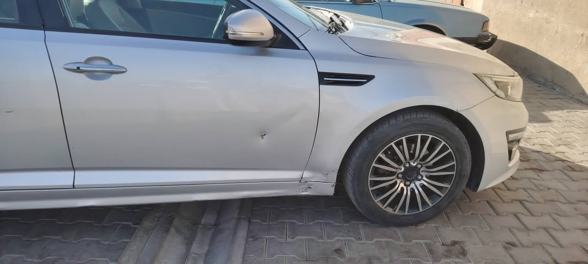 أوبتما 2015 فول عدا الفتحة وارد أمريكي قطعتين جاملغ الايسر مصبوغ والبنيد مبلد نفس الون سيارة جاهزة من كلشي وعليها كل شي حدادية خلفي ولا أمامي يمين رقم ذي قار بأسمي واسم مكان السياره كوت ***********
