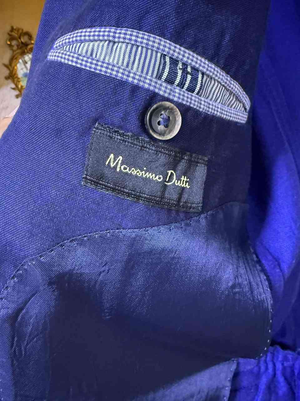 السلام عليكم
ستره ماسيمو ديوتي ايطالي لون ازرق حبري مع تقليم خفيف برتقالي احلى من الصور اخت الجديدة مغسوله ومكويه جاهزة  دكمتين فتحتين 

قياس 50 دروب 60

وزن 75 لل 80 توب التوب 

السعر 25 الف يوجد توصيل

***********
