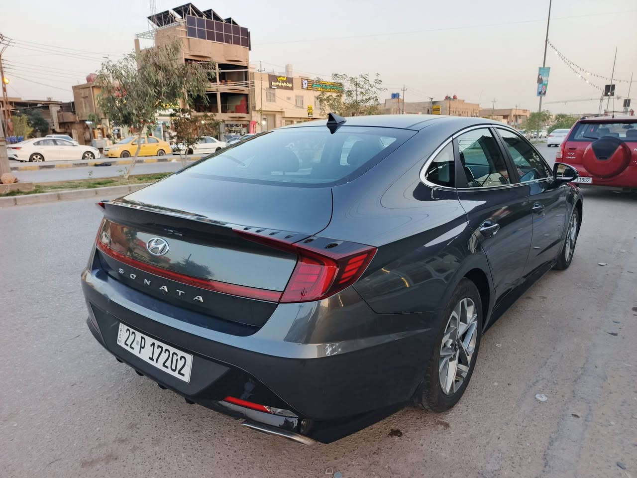 السعر 164 ورقه 
سوناتا 2023 موديل وارد امريكي 
فئة sel plus فول 1/1 رقم اربيل 
السياره   ضررها موضح بالصور بدون ايربااااااك ولاشاصي
شواصي كفالة
تحويل للمشتري او وكالة حسب رغبة المشتري . مواصفات sel plus 
كشنات جلد 
فتحة سقف بنوراما . بصمة تشغيل 
وتشغيل عن بعد وبوب بصمة
رادارات 360 جميع الجهات
مانع تصام من الامام والخلف 
كامرا خلفية دوارة 
شاشة ايباد تدعم كار بلي
2500 تنفس طبيعي
دشبول الكتروني متغير الوان حسب تغير أنطمة القيادة
درايف مود 3  انظمة قيادة
اوتو هولد
شحن مبايل واير ليس
تبريد قطعتين
كشن كهربائي 
تبريد بيانو منفصل دبل فريز
تحكمات استيرن جهتين 
كروز سرعة . شفتات استيرن 
تدفئة كشنات 
بك لايت لد . ولد امامي 
زينون عالي ناصي 
تحديد مسار قيادة آلية 
وباقي المواصفات معروفة 
النجف الاشرف
مكاني متوفر واتساب او الاتصال عالرقم
***********    
 164   سعرها  ورقة
