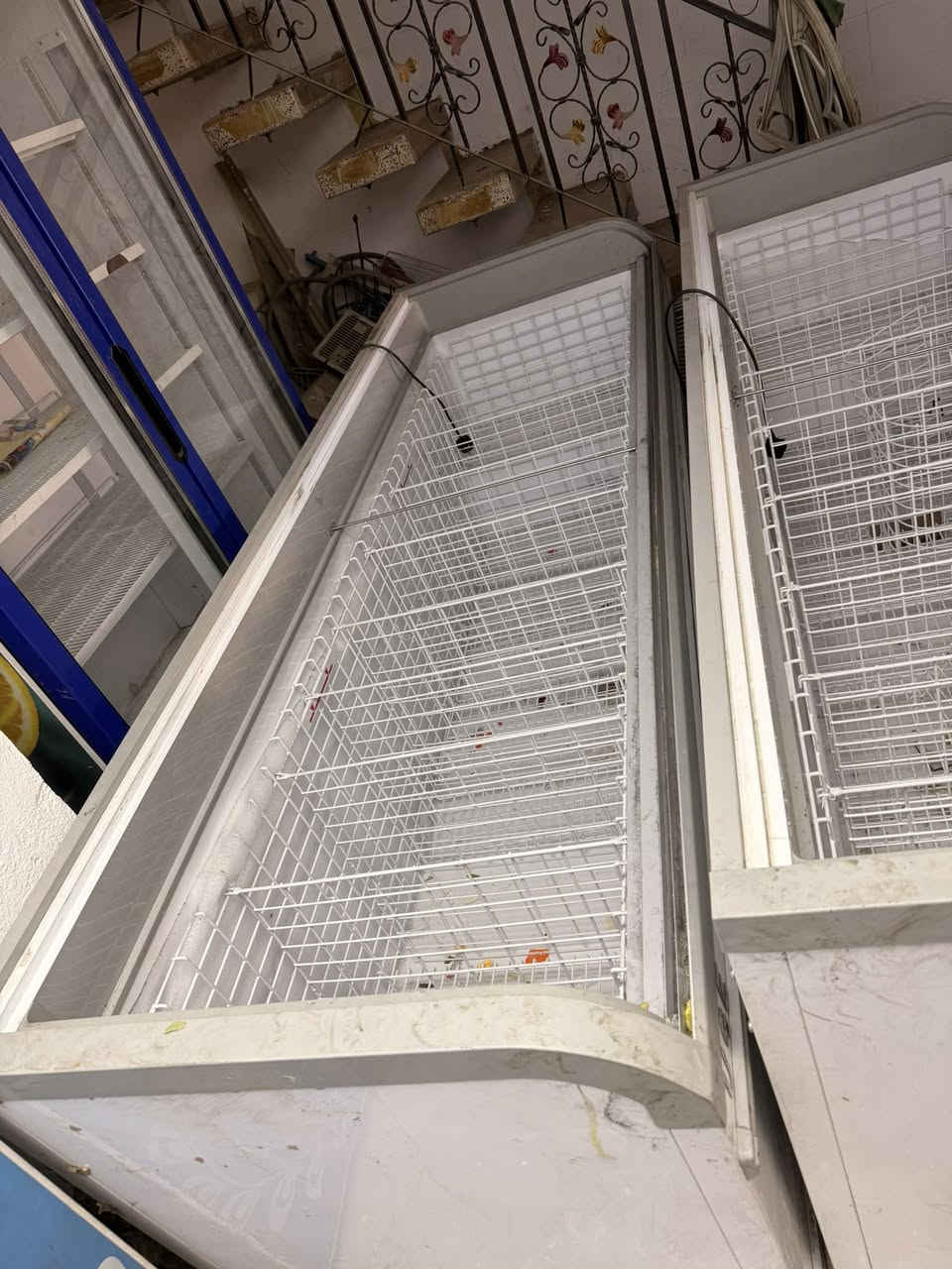 عارضات للبيع عمودي ثلاثي طرح مترين ونص تركي الأصلي زان عمودي تك باب ٢٢ قدم و٤٠ قدم طرح ١٦ قدم اخو الجديد الشراي يتصال *********** واكو توصيل
