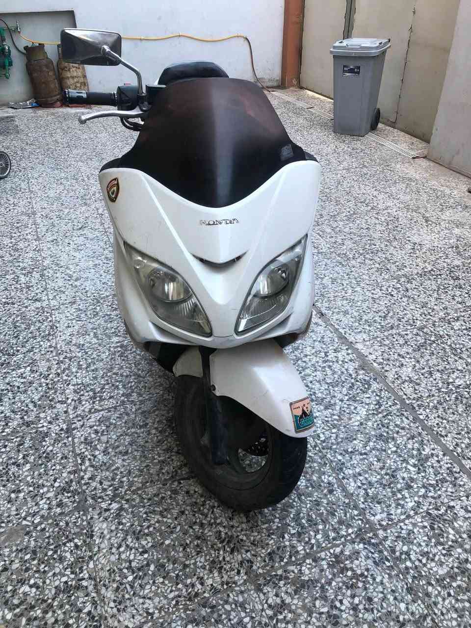سلام عليكم 08 دراجه نضيفه بلاديه مكان بغداد سعر 900 اوراقه موجوده
***********
