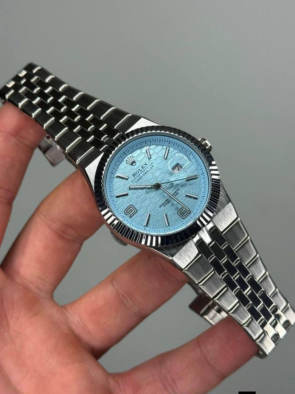 ساعة رولكس ماركه عالميه Rolex Land-Dweller
المواصفات
زجاج زفير مقاوم للخدوش
تاريخ الشهر
مقاومه لرذاذ الماء
مصنوعه من ستانلس ستيل مقاوم للصدء مع العلبه وكارتات الضمان والكتيبات والكيس مالتها (بكج ملكي)
جان سعرها ٣٣ حاليا فقط ٢٤ الف
شرط الفحص امام المندوب


**إذا كنت صاحب هذا الإعلان وتريد حذفه لأي سبب، رجاءا أرسل رسالة إلى الدعم الفني**