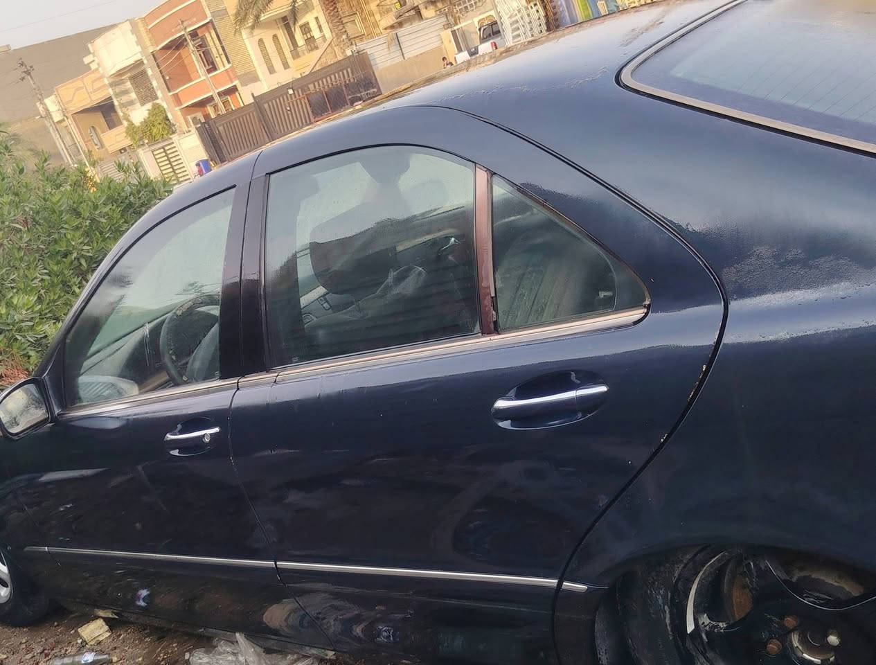 سلام عليكم عندي مارسيدس غواصه معلايه مسجله ٢٠١٣ بالسنويه وارد يابان السياره متروكه صار سنه وهسه عرضتها للبيع اللون نيلي السياره مابيها اي صبغ هذا الرقم بي واتساب *********** بغداد الشعب  عرضتها لان ضايفت ع فلوس سعرها ٦٥ وبيها مجال
