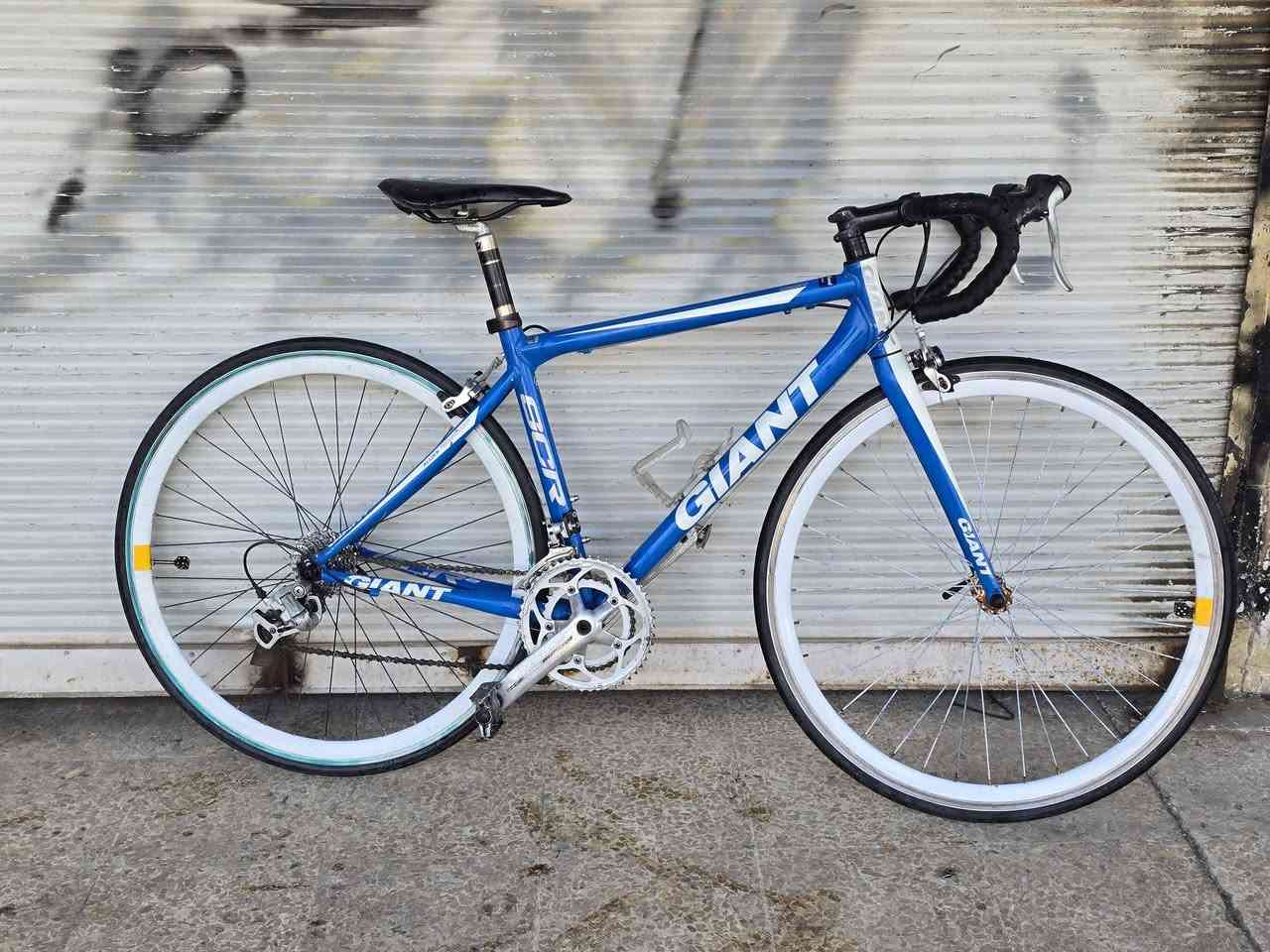 سلام عليكم 
دراجة سباق ماركة جينت 
بالة صنع تايوان 
فريم المنيوم s
سستم شيمانو 8×2
ماشة كاربون 
ويالة زوم طرب 
نظافة مثل ما موضح بل فيديو 
سعر 280 (بيع فقط) 
***********
