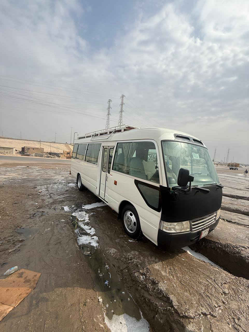 السلام عليكم كوستر للبيع موديل 16 سياره خير من الله مكان سياره البصره القرنه اتصل ***********
