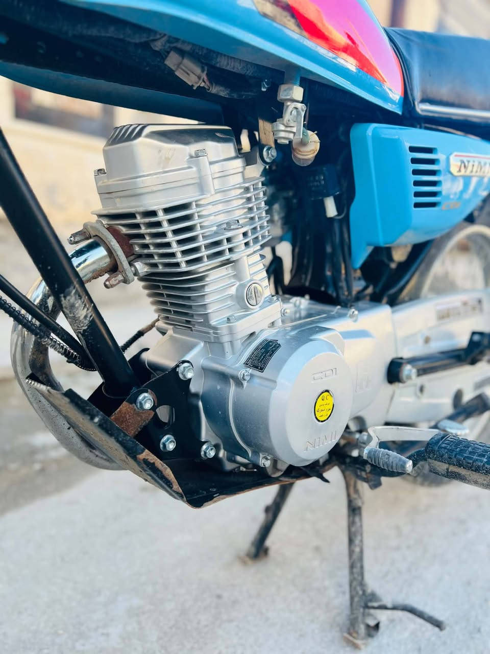 سلام عليكم 
شبابنه الغوالي الحلال للبيع دراجه نامه متياز اصلي موديل 25 ما صارله هواي من طالعه من الوكيل دراجه شلعه و معدل فوووول دراجه نضيفه كلش و ستعمال شخصي ابد ما متعوبه و احله من الصور بس بيه كسره صغيره بالدشبول و ما بي شي شغال 100%  الدراجه تاخذه ربع ما تذب عليه و بيه اضافات حلوه بيه زرزور لون وردي و بيه واقيه مال طين علمكينه و بيه سيبايه ام الطابقين اصليه مو من هذني الكلاوات و بيه صالنصه ام ⭐ صوت طرب و سلوليه كلش حلو  وبيه مرايه عضد و  النصبه فول تاخذه تضرب هندر و تطلع مكاني حله محاويل قرب المستشفى العام السعر المطلوب بيه 650 الف وبيه مجال للطيبين موجود خاص و هذا رقمي خابرني وبيك خير ودلل وتشلع عيوني ***********
