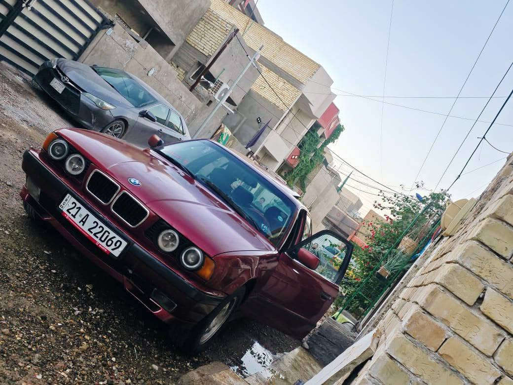 السلام عليكم ...اقره التفاصيل كله وراسلني او اتصل
بيع سريع بسبب ضرف الله يكفيكم الشر 

BMW 525i 🇩🇪 

                                                                  طراز 1990 أصل  

سنوية لغاية 2030 باسمي رقم سليمانيه 

مكينه مسكر عدل (كبس)

مكينه وگير بشرط تبريد ثلج ❄️

داخله كلش حلو تلبيسه جلد من شركة BMW 

تخم اطارات جديده 

صدر امامي و خلفي بحاله جيده

تخم قايش ورولات جديد 

بنكه وراديتر وحاضن جديد

تخم بلك ونوزل وفيت بم وتخم صوندة مال بانزين كله جديد 

منظومه لايت زنون بالعالي 

تدفئه بالكشن كشن ميكانيك 

كامره بگ بالمرايه 

سستم صوت يخبل السعر المطلوب 52$ جنت عارضه ب59 بس بسبب ضرف نزلت السعر مكان السياره 

بغداد *********** 

ملاحظه 

السياره نقصه بس صبغ الدعاميه الخلفيه وركن الجاملغ وبيه السلف يضرب بوش نوبات
