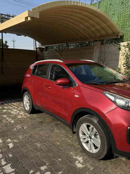 سبورتج 2017 وارد اوربي 
الضرر ( باب السائق تبديل + الباب خلف السائق صبغ + بارد في الجاملغ الايمن الامامي ) داخل العراق بدون ايرباك ، السيارة ماشية 115 الف كيلو متر محرك السيارة 1600
جاهزة من تيارات تبريد شغال السعر 155 ورقة.
***********
