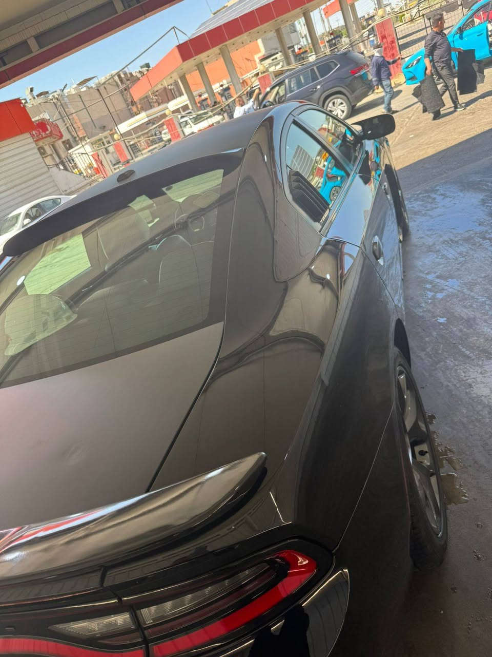 جارجر 21 sxt فول للاخير عده الفتحه ماشية 82 الف كيلو متر رقم شمالي موجودة بغداد باسمي السعر ٢١ وبيهه مجال بسيط 
*********** 
***********
