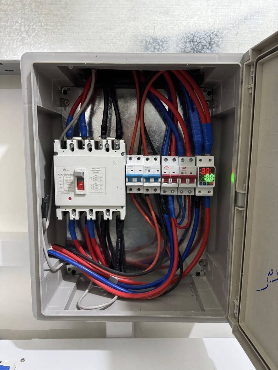 وداعاً لانقطاع الكهرباء! 🔋 

استمتع بطاقة نظيفة، مستمرة، ومنظمة. نظام تخزين طاقة متطور (LiFePO4) لضمان أقصى درجات الأمان والعمر الافتراضي الطويل. ☀️🏠"


**إذا كنت صاحب هذا الإعلان وتريد حذفه لأي سبب، رجاءا أرسل رسالة إلى الدعم الفني**