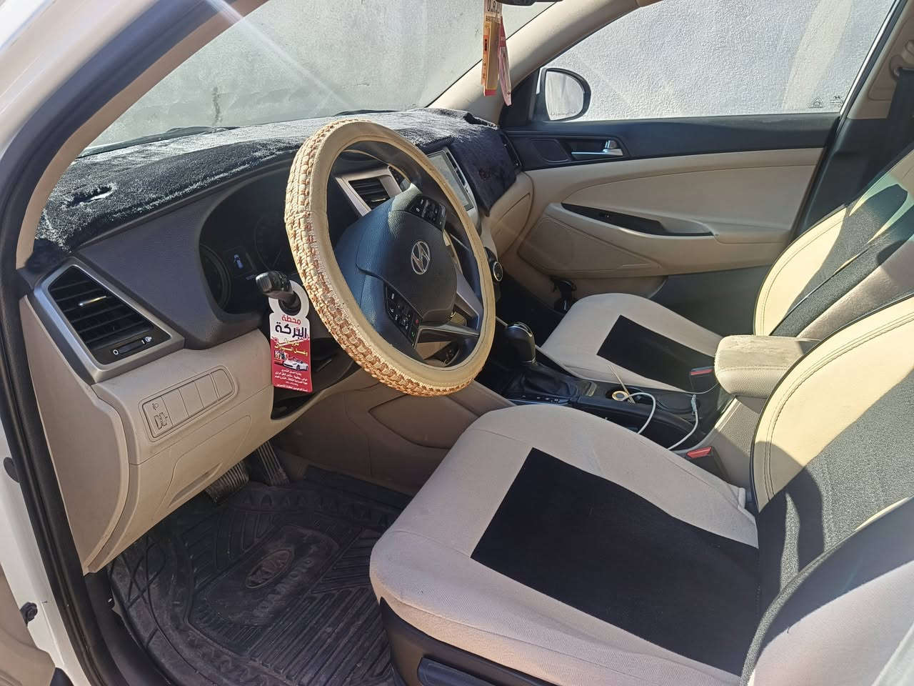 نبدء بصلاة على محمد وال محمد توسان موديل ١٦ خليجيه كير محرك ممفتوح بدون قطره صبغ بيها باب السايق مبدل بلادي ١٠٠ع١٠٠ والباب القديم موجود بي طخه يصلح على البارد وبيها بارد شويه بحافه الجاملغ اليسرى السياره جديده داخلها جديد شاشه تحكمات تخم تاير جديد بأسمي ١٧٠ورقمها بغداد رقم الجديد لتواصل ماشيه ١٦٢حقيقي لتواصل *********** ديالى خان بني سعد
