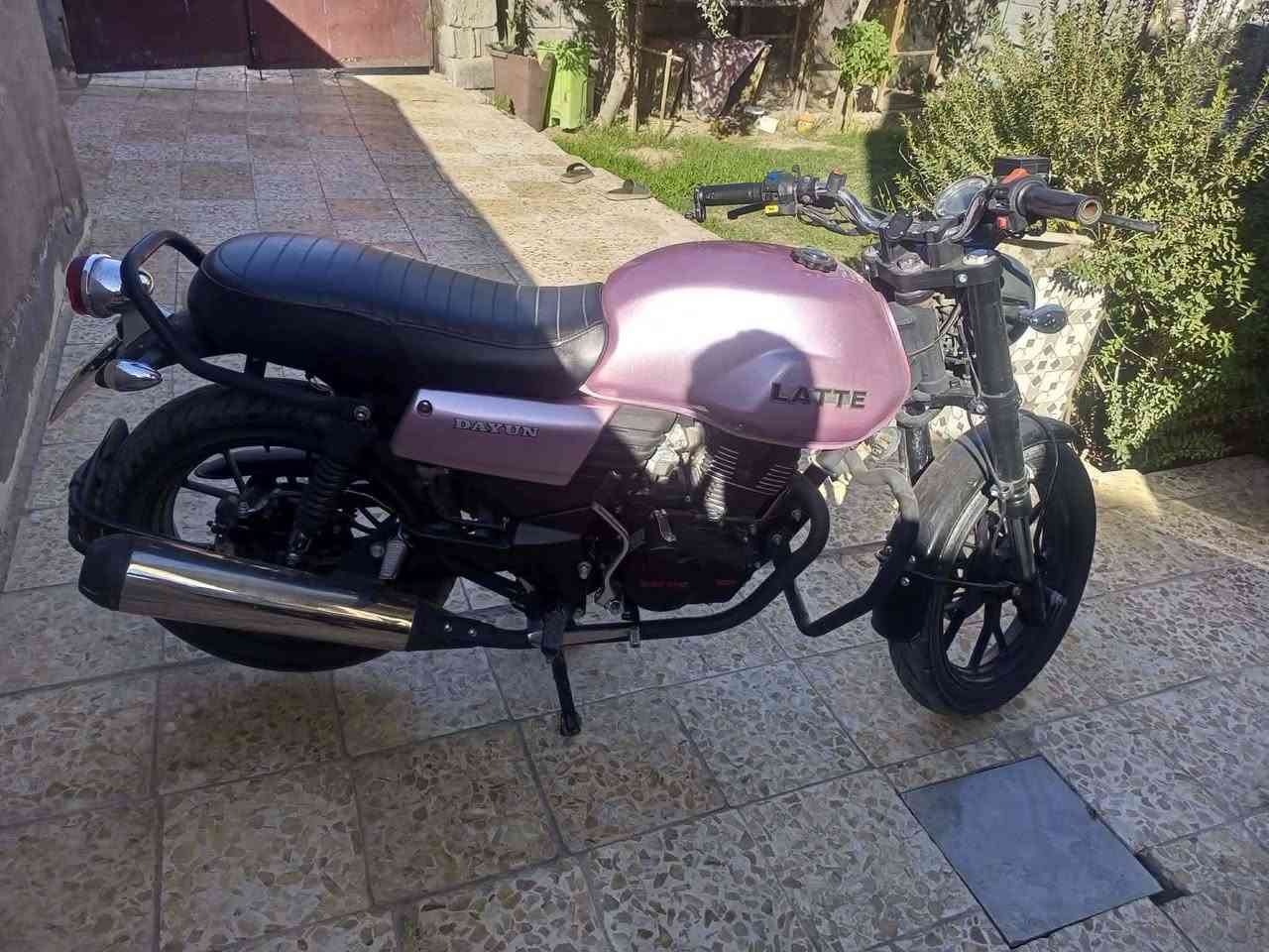 سلام عليكم ورحمه الله وبركاته دراجه لايتي مديل 2024 دراجه مستخدمه شهر واحد والدراجة مضمومه بعده علا وضع المعرض تجي وأشوف بعينك احله من الصوره بعده زيرو  السعر. مليونين وربع  بيه مجال الطيبين مكاني كربلاء رقم الموبايل ***********
