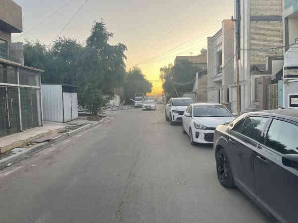 للبيع دار قديم تفليش يعتبر ارض ( ورثه وكل امورهم جاهزه) المساحه ٣٢٤ متر الواجهه ١٨ والنزال ١٨ يباع كامل او تقطيع حسب الطلب 
الموقع شارع فلسطين محله ٥٠٢ العقاري الفرع نافذ بين شارع الخيمه وبين ساحة الصدرين 
للاتصال او مراسلة الصفحه *********** او *********** (شركة الخيمه للعقار &بيع &شراء& ايجار& بناء &ترميم &تعقيب معاملات )
