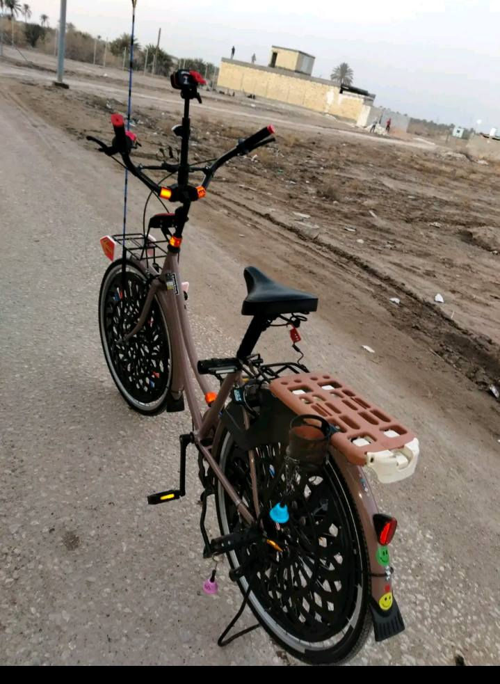 سلام عليكم بايسكل للبيع نضيف شخط ما بي  العنوان القاسم السعيدي مديل 2021 مجنبز  فول مواصفات السعر خاص  او الاتصال على الرقم وبي واتساب  ***********
