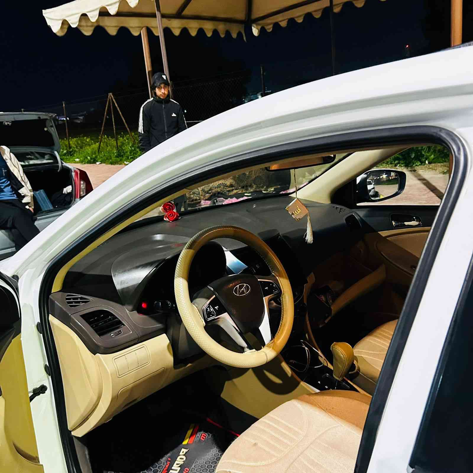 السلام عليكم اكسنت 2012 خليجي فول موصفات 1على 1 كير ومحرك شرط كابون بانزين بيها سعر  98 تفاصيل اكثر إتصال ***********
