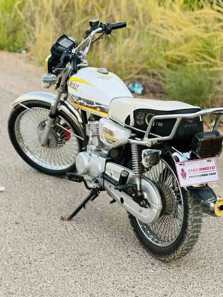 السلام عليكم ورحمة الله وبركاته
دراجه للبيع.(( تايكر سونك ))
دراجه أوراق اصوليه مكفوله موديل 2024
السعر 600 وبيه مجال للشراي
***********
*********** مكاني صويره شحيميه
