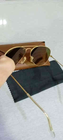 نظارة راي بان ايطالي اصلي
موديل طيارين
عدسات سميك
قياس 55
نضيف جدا جدا ، استعمال قليل
للاستفسار واتس اب: ***********
