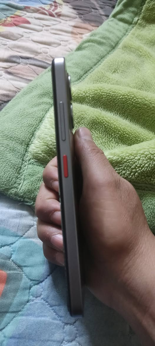 جهاز ZTE 
ذاكرة 64
عشوائي 6+4
 نظيف جدا شخط واحد مابي وأخو الجديد 
يجي وياه بس حافظة جهاز حلو وانسه الشحن ابد ما يصرف 
سعره 60 الف قفل 
مكاني كربلاء سيف سعد *********** كربلاء, العراق
