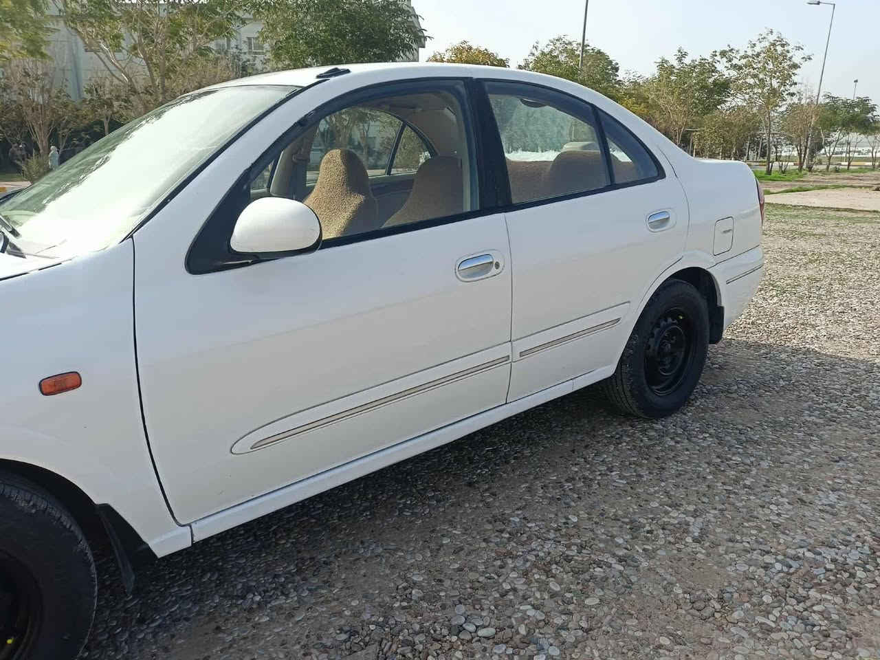 سەنی یابانی 2009لـۆک 130هەزار ڕۆشتوە بــــــــڕاوە مەکینە گەورە گێڕ و مەکینە بەشەرت تەقە و ڕەقە بەشەرت کارەبای بەشەرت دەعم و لێدراو و پێش و دوا بەشەرت نوقسانی لەگیانیا نیە تەبرید و گەرم بەشەرت چوار تایە و ویلی لۆک بۆبەسراوە کەلە و عەینەک چوار جام کارەبا ئاوێنە کارەبای ناوزەرد خەلیجی خـاڵی پێوە نیە سەیارەکە لۆکە سفرە ماشەڵا ***********     ***********
