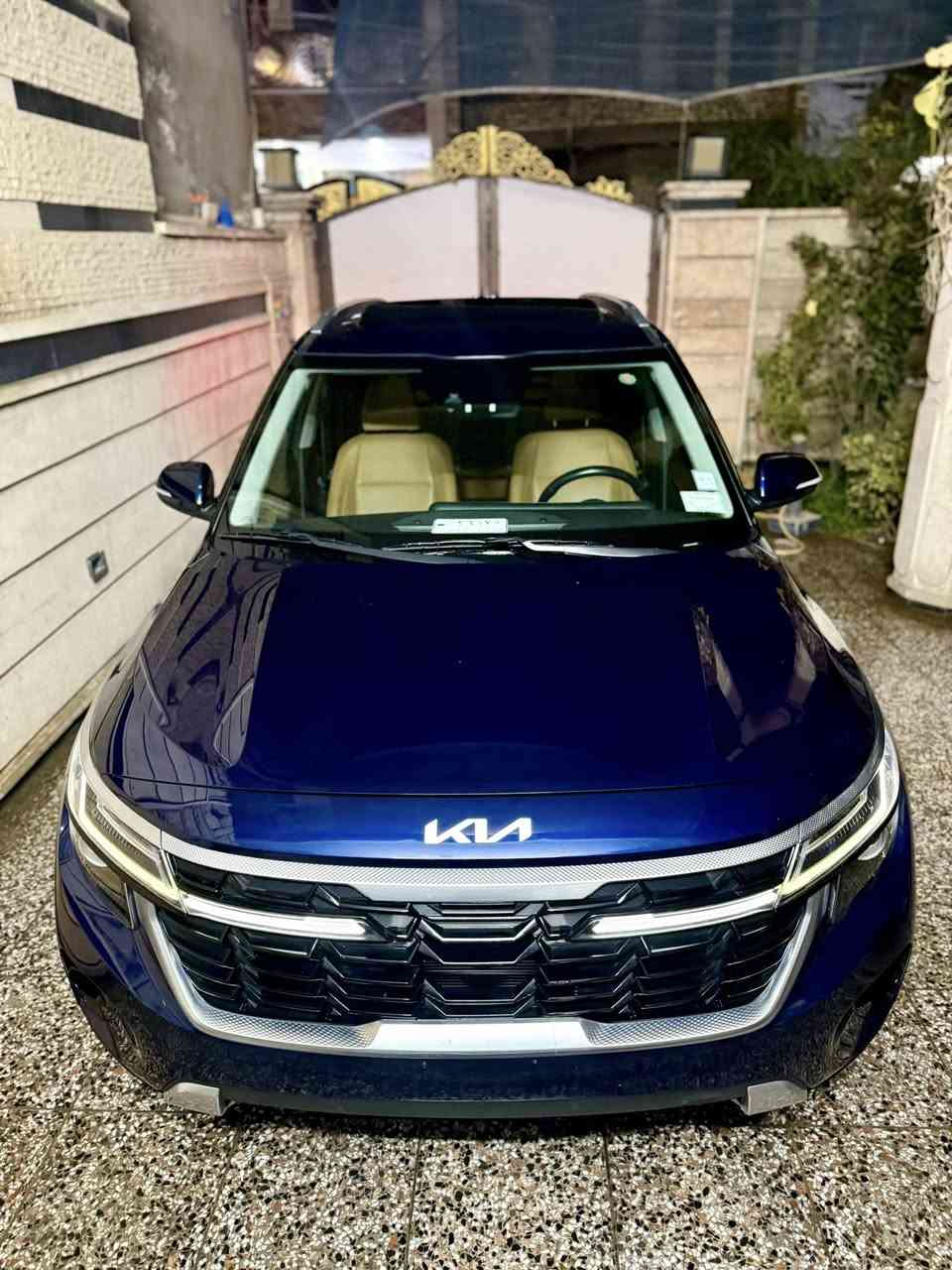 سليتوس 2024 وارد امريكي
🔴السيارة كفاله عامة من الصبغ والتبديل
فقط بارد قليل بالجاملغ الخلفي 
والصور امريكا مرفقه بالمنشور

✅موصفات السيارة 
-بصمة تشغيل عن بعد
-دواخل جلد لون مميز 🟠
-فتحه سقف 
-فول تحكم ستيرن 
-كامرا خلفية دوارة 
-شاير بالمري 
-رادار تحذير نقطه عمياء
-رادار تحديد مسار
-نظام قيادة ذاتية 
-قطعتين تبريد 
-تدفئة كشنات
-تحكم كشنات كهرباء
-شاشة كبيرة تدعم بلي
-شاشة اعدادات دجتال
-شاشة تحكم نظام تكيف
-نارة داخلية لد
-نظام طفاء ذاتي
-حاملة اكواب خلفية 
-محرك 2000 دوش
-ويل كب 17 مميز
-لد نهاري لايت زنون 
-لد خلفي 

السيارة جديدة ماشية 15 الف ميل فقط
دخول جديد بتاريخ 2026/2/11
المنفيس بأسمي بدون لوحات
السعر :175$ ورقة 
مكانها بغداد الدورة
الاتصال : *********** واتساب☎️
