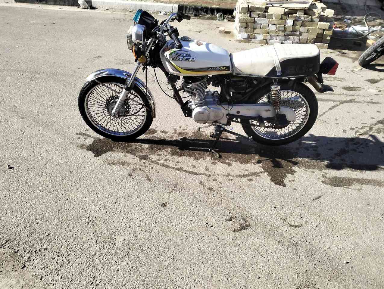 اربعة كير تايكر موديل 22 اوراق سكنر دراجة شغالة مكينة تخبل عوزهة شوية ترتيبات بسيطة   شراي يتصل مامتواجد علفيس سعر 400وبيهة مجال حك جية ***********
