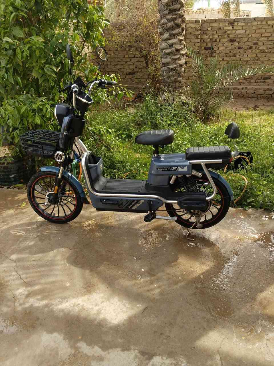 السلام عليكم دراجه شحن نضيفه جدا للبيع ام 5 بطاريات الحجم الكبير للبيع السعر 400000 وبيها مجالل للشراي جاهز عالبلاد ***********
