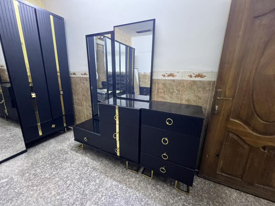 غرفه 8 قطع ب525 بيه مجال بسيط مستعجل على بيعته بيه أضرار بسيطه مكاني بغداد لامين ثانية 
***********
