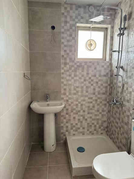 � إعــلان عـقــاري – شقــة لِلــبــيــع فــي مجمــع سومــو السكني

📍 الموقع: تقاطع زيونة – قرب نصب الشهيد
موقع مميز داخل مجمع هادئ وخدمات متكاملة.

✨ تفاصيل الشقة:
• المساحة: 150 م
• الطابق: الثاني
• 3 غرف نوم
• صالة + هول
• مطبخ
•ثلاث بلكونات
• شقة جاهزة – غير ممسكونة نهائيًا (زيرو)

✨ مواصفات المجمع:
• جميع الخدمات متوفرة
• نظام سكيورتي وحماية 24/7

💰 السعر: 385 مليون وبيه مجال بسيط
📝 تحويل مباشر ثاني يوم – سند 2025

📞 للاستفسار: ***********
─────
