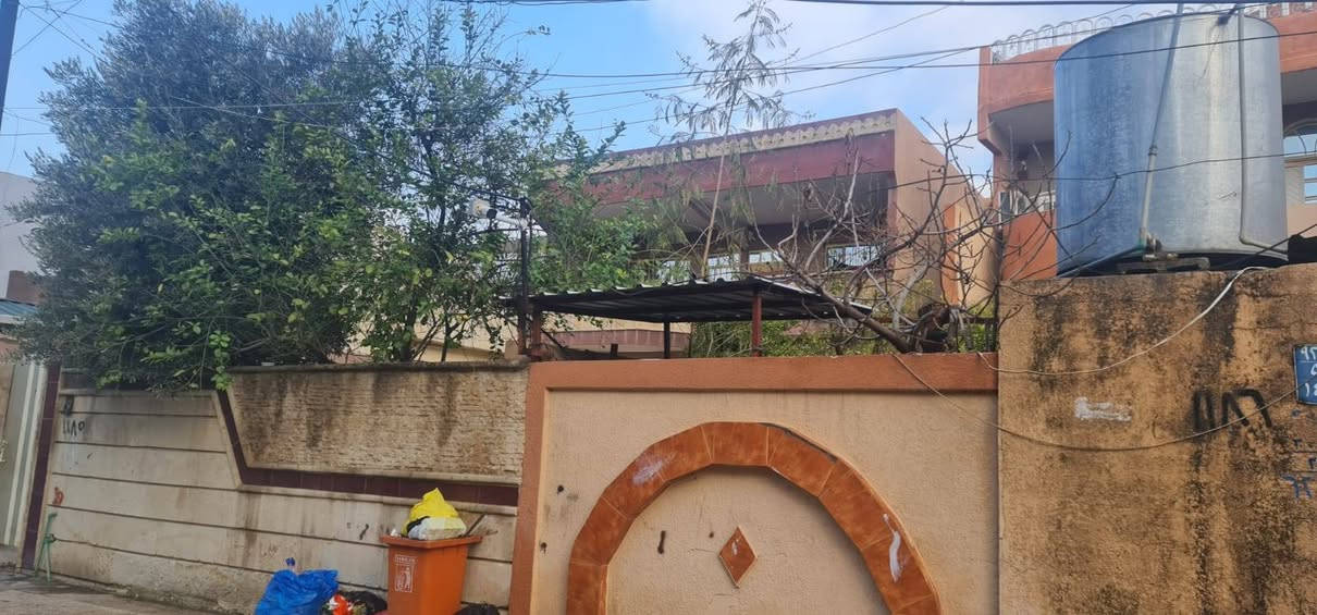 للبيع ...للبيع 
الموقع حي النور المساحة 400م قريب عالشارع العام سعر المتر مليون وربع للاستفسار الاتصال على الارقام التالية***********
***********
