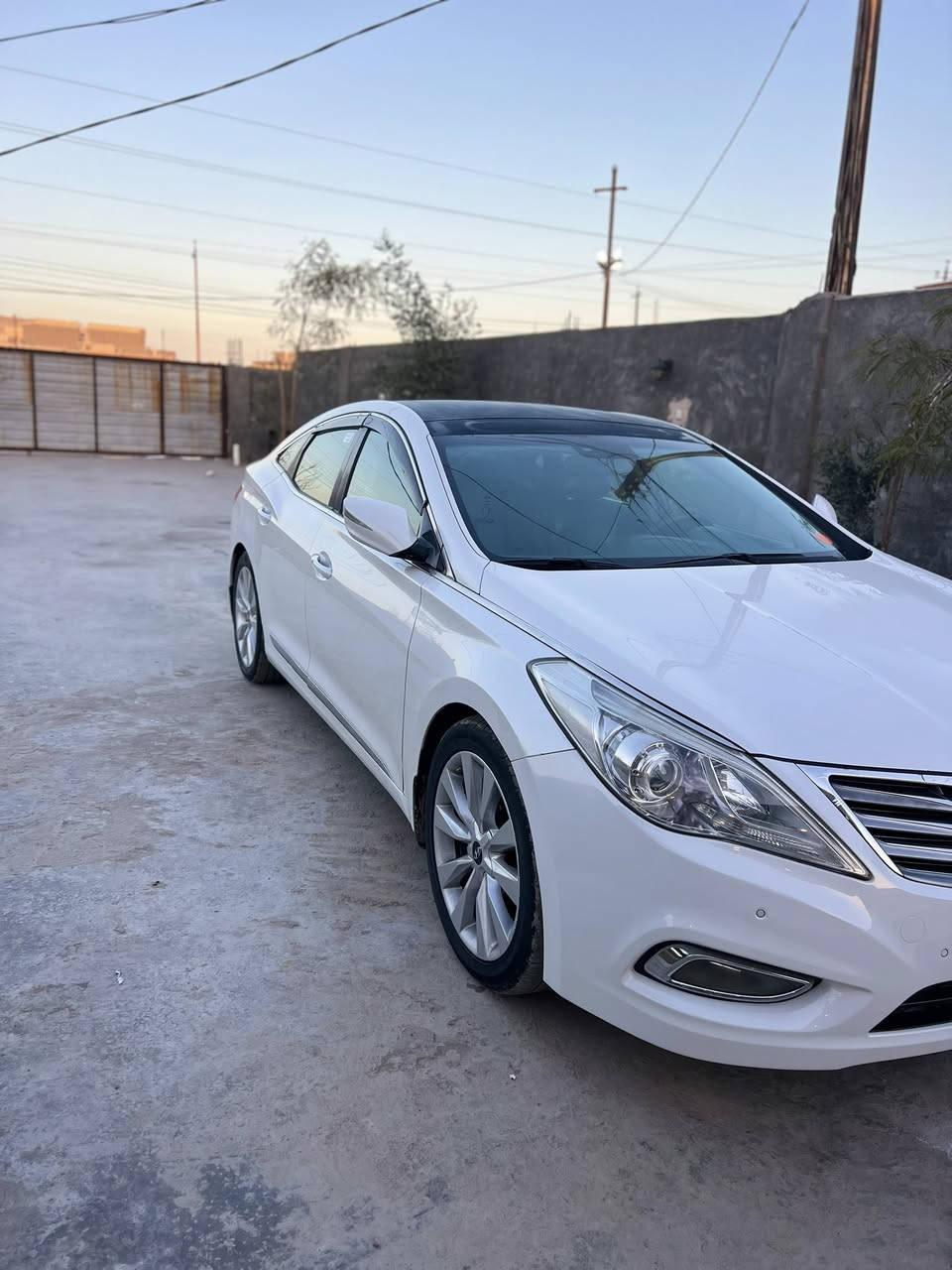 سلام عليكم ازيره موديل 14 خليجي فول مواصفات 
السونار بل منشور 
مكان سياره بغداد
مري شفط
3بردات لخلفيه كهرباء
حساسات امامي خلفي 
شاشه وكامره خلفيه 
تحكمات ستيرن 
كراسي كهرباء 
مكينه 6 سلندر مكينه وكير ما مفتوحات كفاله 
قماره جام بني رامه 
ماشيه سياره 126 الف 
لايت 3 طكات يصعد وينزل 
عليهه منضومه زنون سياره نضيفه مال جناي نصبتهه تخبل 
ترهم بيع ومراوس بجيب السعر 150$
***********
