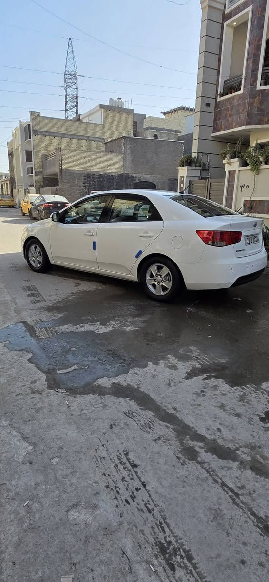 سلام عليكم
سيراتو ٢٠١١ خليجي محرك ١٦٠٠ دوش 
باسمي رقم جديد تحويل وكاله  ثاني يوم 
صبغ قطعتين 
مواصفات  حساسات كشنات ماروني تحكم ستيرن اشاير بلمري مري شفط 
عارضها ٩٦ ومجال بسيط اخوان بتلفون ماتعامل تعال شوف نضافه السياره وانت احكم
مكاني بغداد الكرخ
***********
