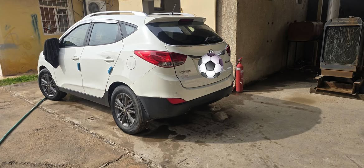 توكسان2011 فول مواصفات بنورامة عدى البصمة محدثة 2015
رقم بغداد باسمي السيارة جاهزة ما ناقصها اي شي السعر 142. مكان السيارة ديالى ***********
