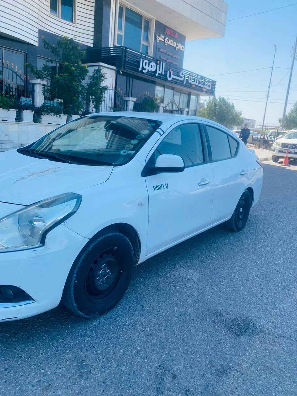 سلام وعليكم سياره للبيع نيسان صني موديل 2020سياره جديده تبريد حداديه سياره كفاله من صبغ وتبديل المكان نحف السعر 105😍رقم***********

