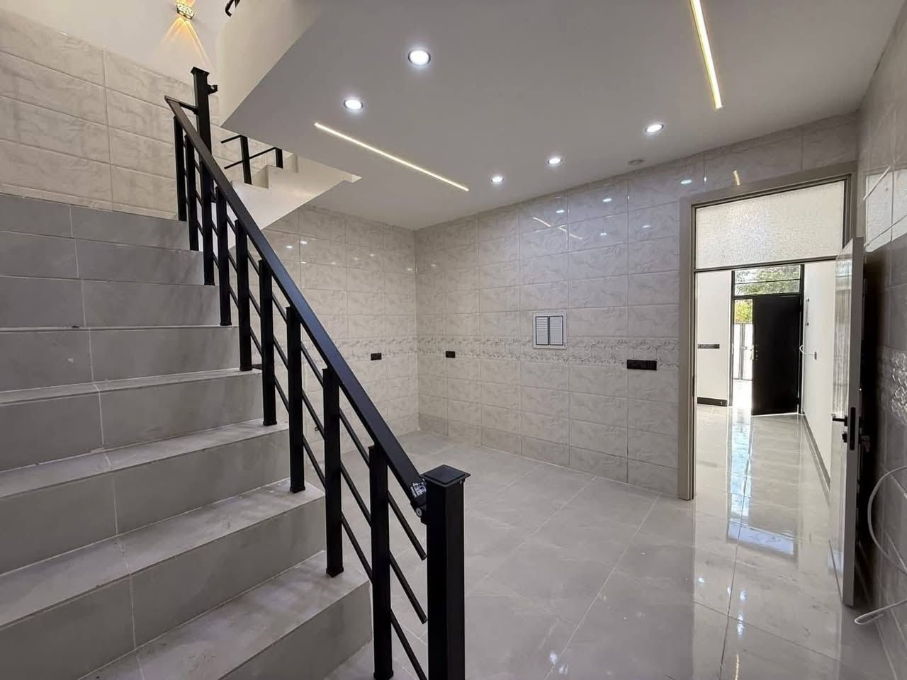 دار للبيع طابو صرف بناء2026 الموقع كركوك حي العسكري خلف حلويات عسل خلف التجاري علئ حديقة👇

المساحه 100متر الواجهه 5متر يحتوي على  2غرف نوم  وهول2 ومطبخ حاروبارد واستقبال وصحيات 3 وكراج سياره درج داخلي داخلي 

السعر 125مليون وبي مجال للتواصل 
***********☎️
