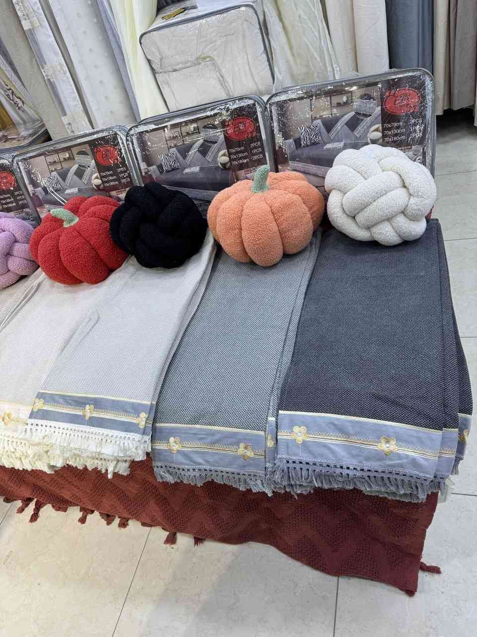 سيت مقعد قنفات مقدف ومحفر مع سوتاج مطرز (5 قطع للمقعد فقط) 
الظهر مانع تزحلق حبيبات تمنع عبور الماء قياس كبير نظام تركي (3+3+2+1+1)
القطعه الكبيره (176*75) عدد 2
القطعه الوسط (125*75) عدد 1
قطع الكراسي (65*75) عدد 2
السعر (35)✅
متوفر توصيل بغداد 5  الاف🚕🚕


**إذا كنت صاحب هذا الإعلان وتريد حذفه لأي سبب، رجاءا أرسل رسالة إلى الدعم الفني**