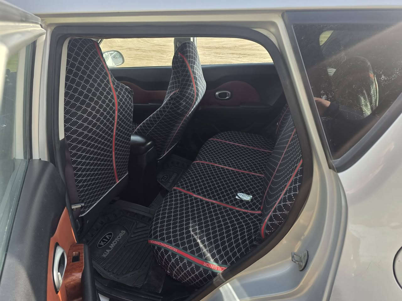 كيا صول 2014 رقمها بغداد بسمي ورقمها كلش حلو محرك 1600 حادثها البابين مبدل وصبغ بالجنظه والسونار موجود بالمنشور السعر 95 وبي مجال سياره كامله مابيها نقص صدر امامي جديد تخم تاير جديد نقصها بس غاز مال تبريد فقط العنوان ديالى بعقوبه ***********
علي الخالدي
