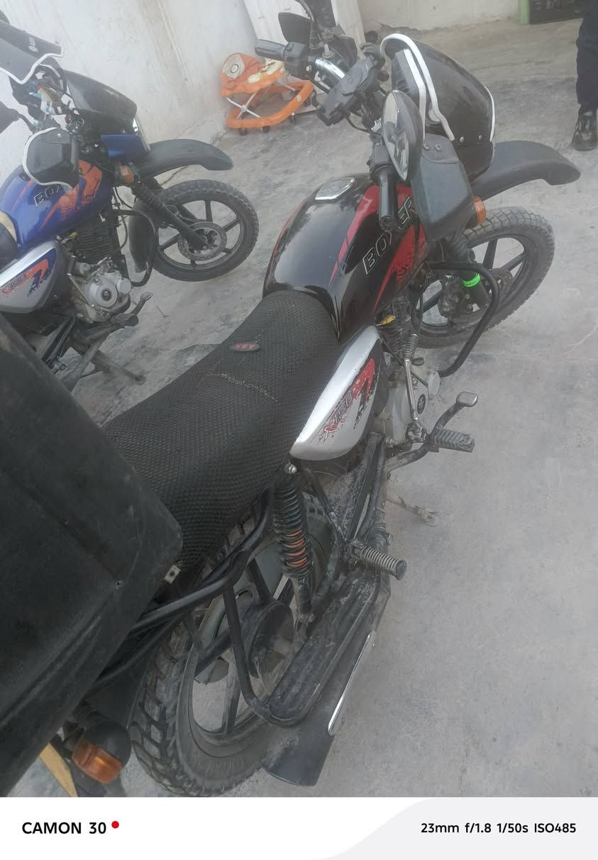 سلام عليكم بوكسر للبيع لون اسود دراجة جاهزة كلشي مابيهة  رقم او سنوية بغداد انكلزي مكاني بغداد السعر ٢ او ٣٠٠ بيهة مجال رقم *********** بي واتساب مديل ٢٣
