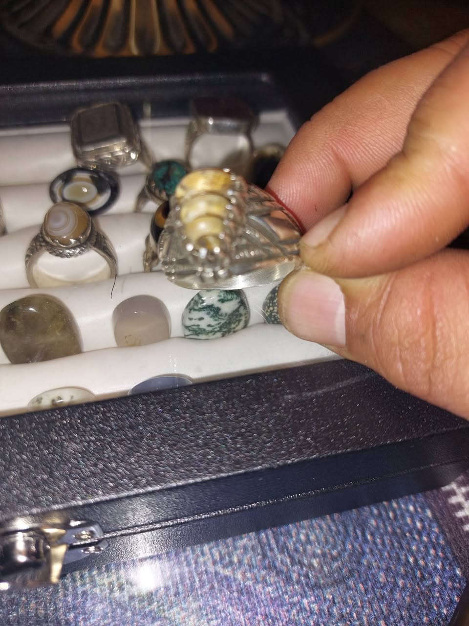 لوي نباعي ٣ لويات  صياغه بنبع سعره ٦٠٠ الف 

***********
