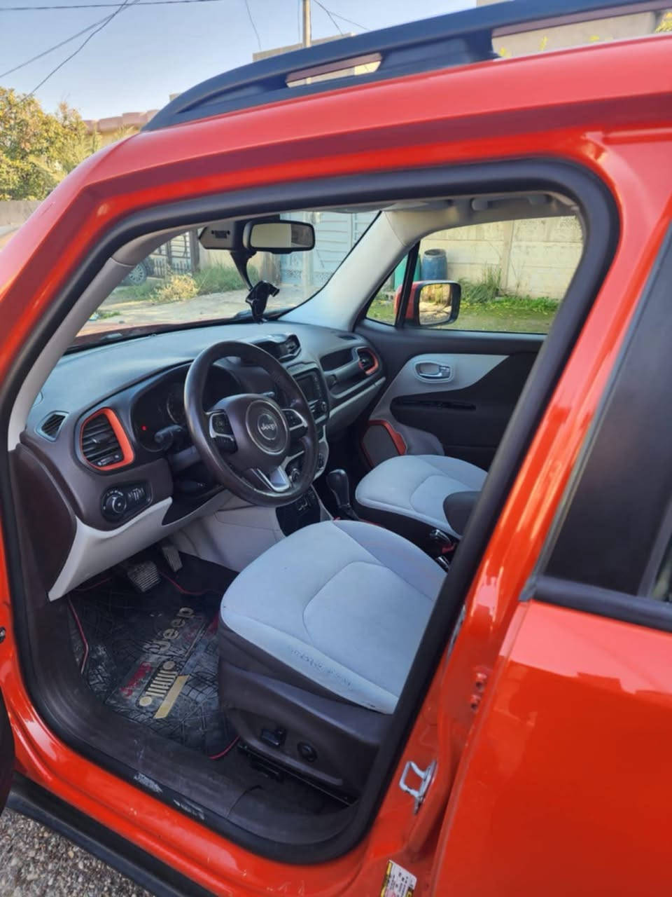 جيب رنيكيد 2016بأسمي سنويه رقم جديد حجم محرك 2400محرك كير نظيف جدآ (محرك مامفتوح)ماشيه 84الف ميل سياره ع ايدي اني مرقمها
بي صبغ اسفل باب الخلفي 
***********
***********
