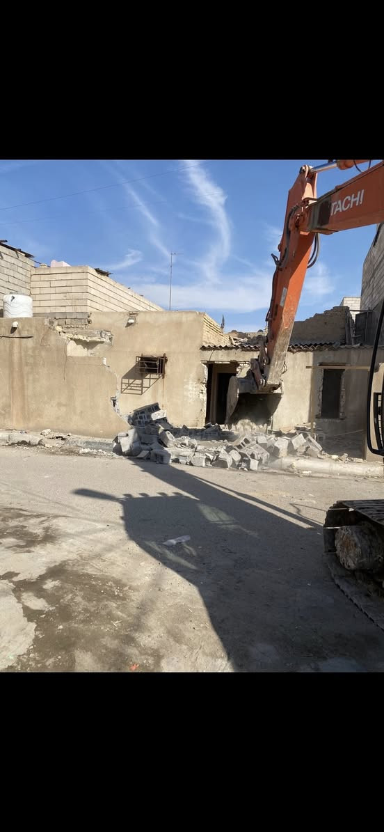 أليوم وبفضل الله 
تم تفليش وهدم بيت بمساحة 100م في منطقة ( ألأبله ) قرب ( المعقل )وتم نقل الأنقاض وقلع الأرض ودفنها بالسبيس وحدلها  للأستفسار  ***********. أو. ***********
