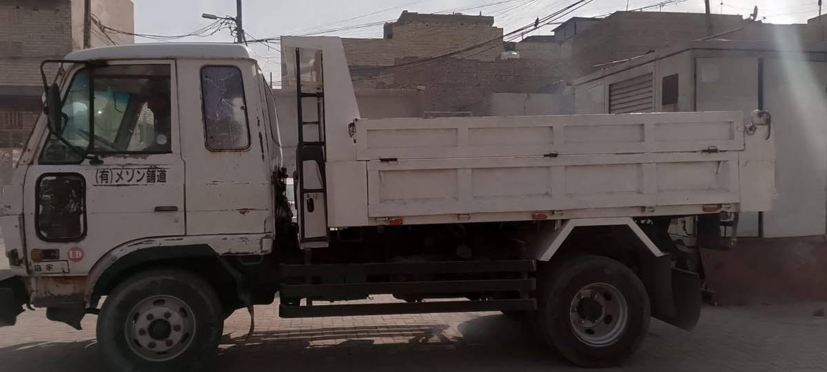 السلام عليكم نيسان كلابي 2طن بلادي   مكينه  بيه  بخار موديل 1992  رقم دولي ديالى  سنويه  جديده لسياره جاهزه  شاصي مكفول تخم تاير  لسعر 80 بيه مجال ***********
