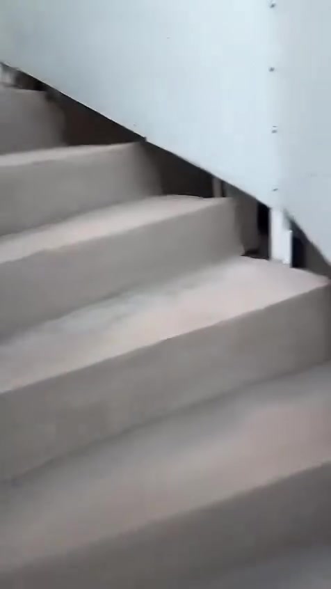 شقة لليجار غرفتين وصالة طابق 2 خلف معرض فراس الحمداني السعر 250 الف للاستفسار اتصل على ***********
