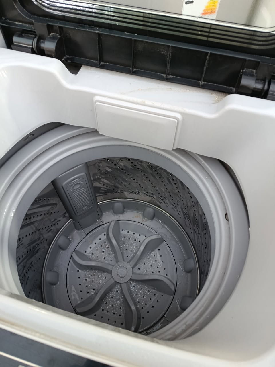 بلاش 
غسالة أوتوماتيك حجم وسط ١٤ كيلو 
ماطور بلادي كيربوكس بلادي و ضمان بدي بلاستك يعني تكدر 
تخليها بالحمام ما تخيس ولا تزنجر 
ب ١٢٥ فقط 
توصيل مجانا داخل بغداد 
***********
الدورة المهدية الاولى عبدالعزيز للغسالات 
جدا نظيفه
