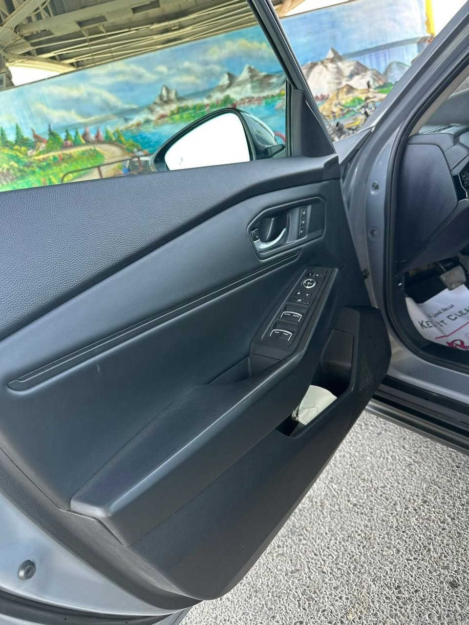 السلام عليكم ***********
هوندا
 اكورد موديل 23
هايبرد 
مرقم بغداد 
كاملة من النقوصات
عداد 100 الف كيلو 
الضرر مثل ما موضح بالصور فقط جاملغ وراجع بارد 
يعني كلين 
سيارة نضيفه كلش استيراد خاص على ايدي 
تحويل ثاني يوم 
مواصفاتها معروفه 
كشنات خزن وتدفئة
رادارات 360 درجة
نقطة عمياء
قرائة مسار 
مثبت سرعه
يعني قيادة شبه ذاتية
فتحة سقف 
تبريد خير من الله 
دهن كله اصلي
وبانزين محسن كله اديرلها 
سيارة معروفه باعتماديتها العالية
سعر 220 وبيها مجال
